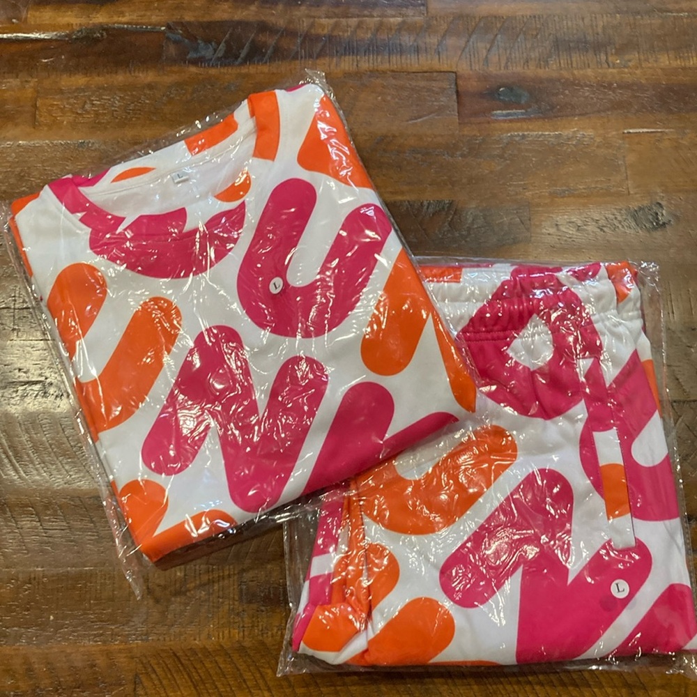 NEW unworn Dunkin’ merch sweatshirt pants set L